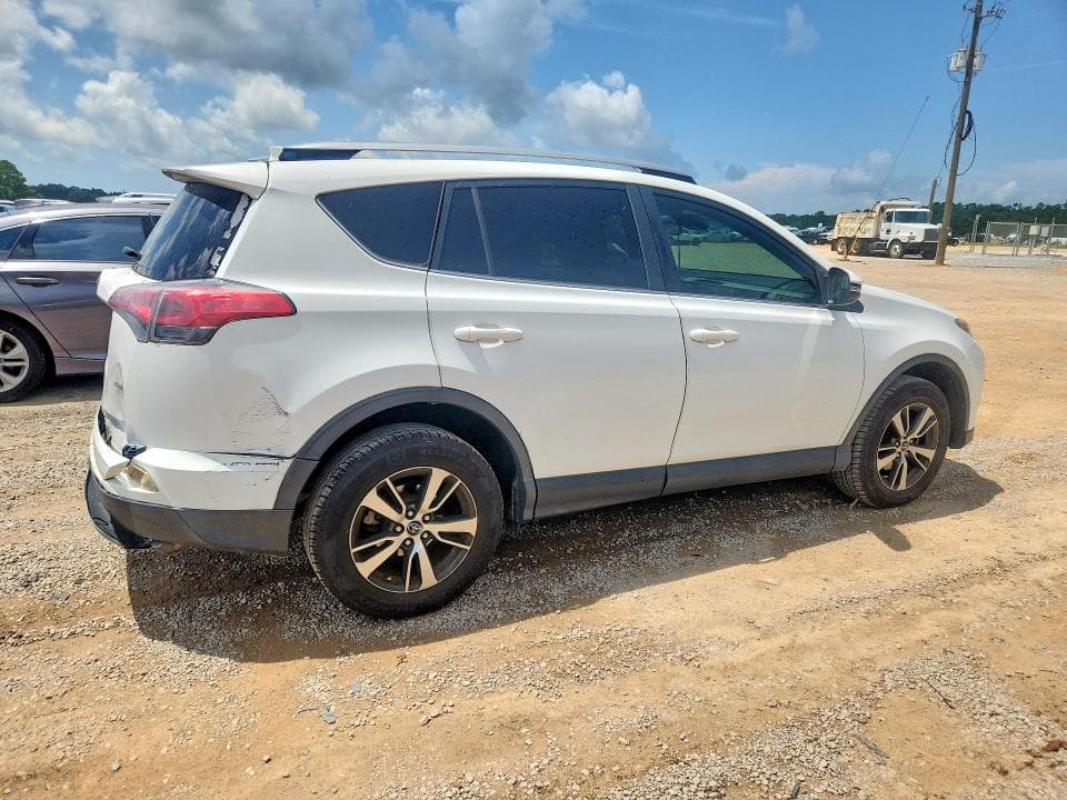 2017 TOYOTA RAV4 XLE 3