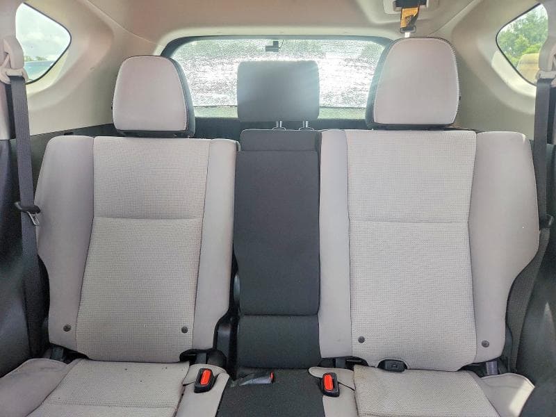 2017 TOYOTA RAV4 XLE 10