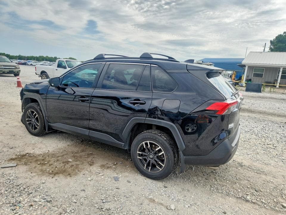 2020 TOYOTA RAV4 LE 2