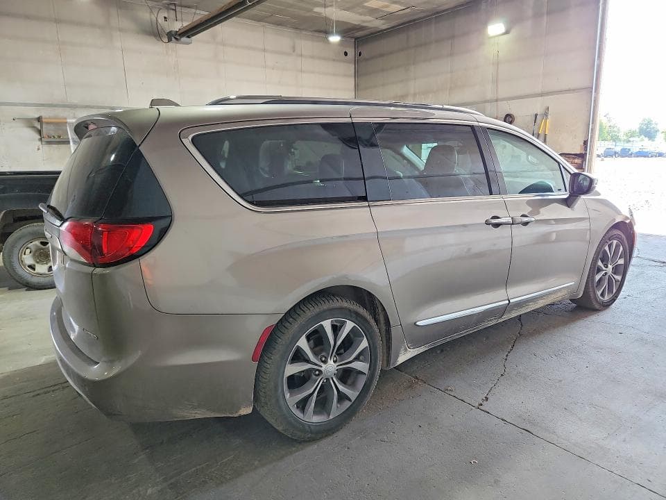 2017 CHRYSLER PACIFICA LIMITED 3