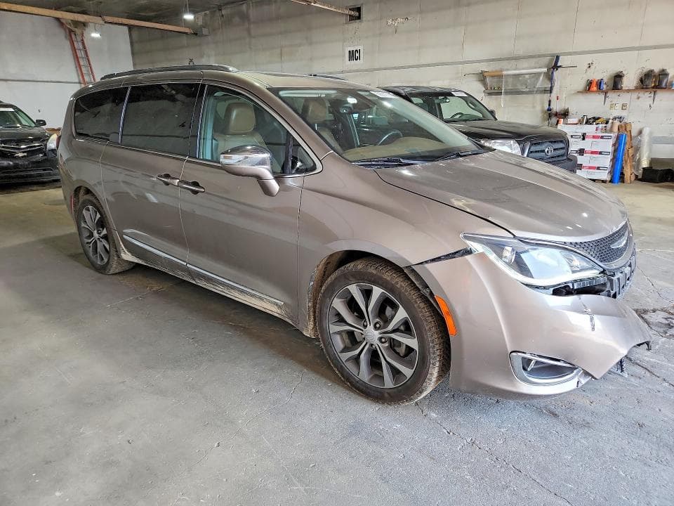 2017 CHRYSLER PACIFICA LIMITED 4