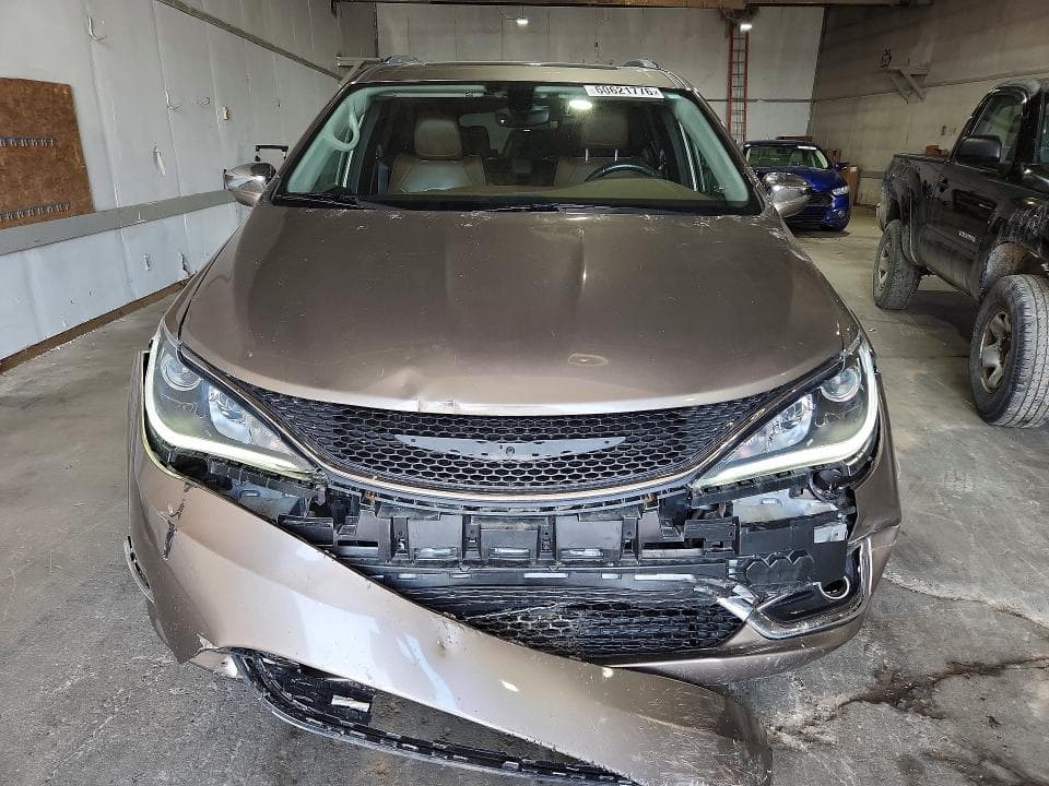 2017 CHRYSLER PACIFICA LIMITED 5