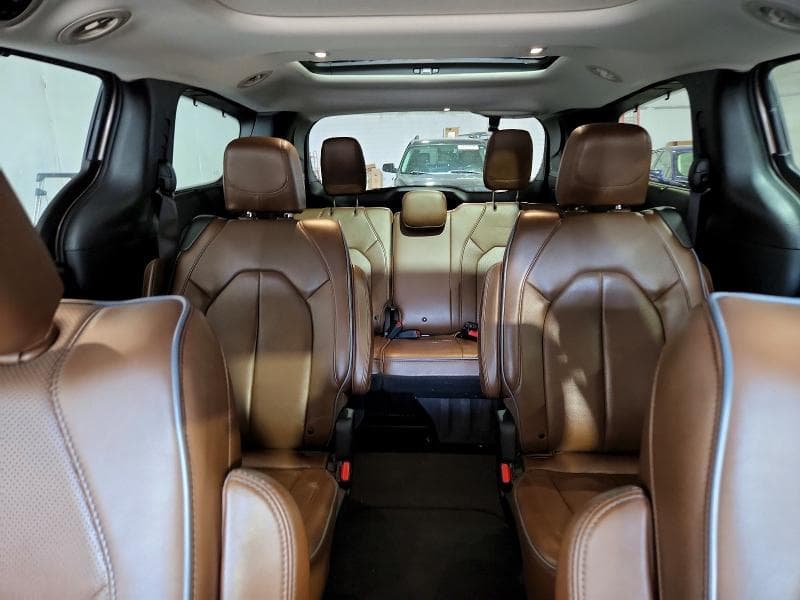 2017 CHRYSLER PACIFICA LIMITED 10