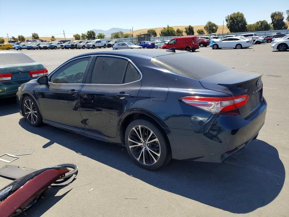2019 TOYOTA CAMRY SE 2