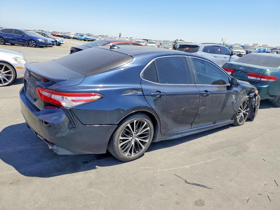 2019 TOYOTA CAMRY SE 3