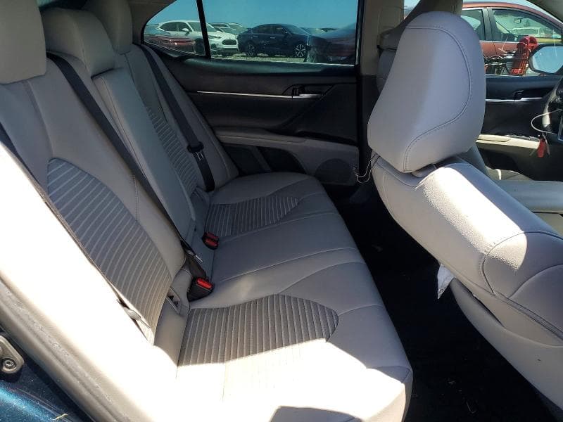 2019 TOYOTA CAMRY SE 10