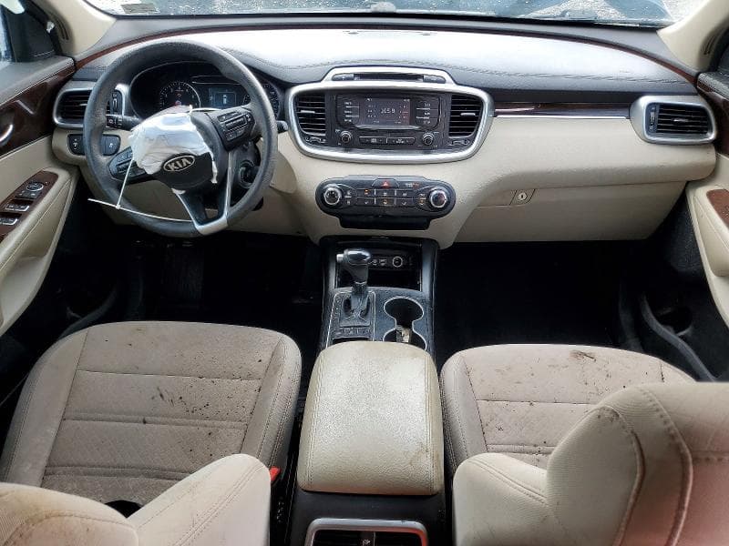 2017 KIA SORENTO LX V6 8