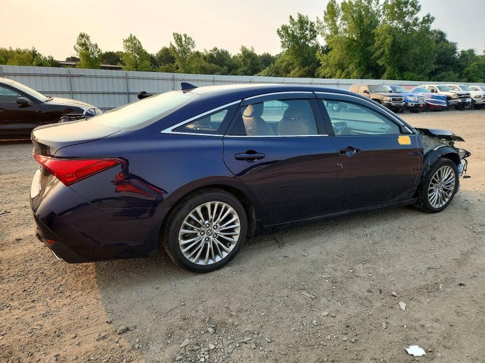 2022 TOYOTA AVALON LIMITED 3