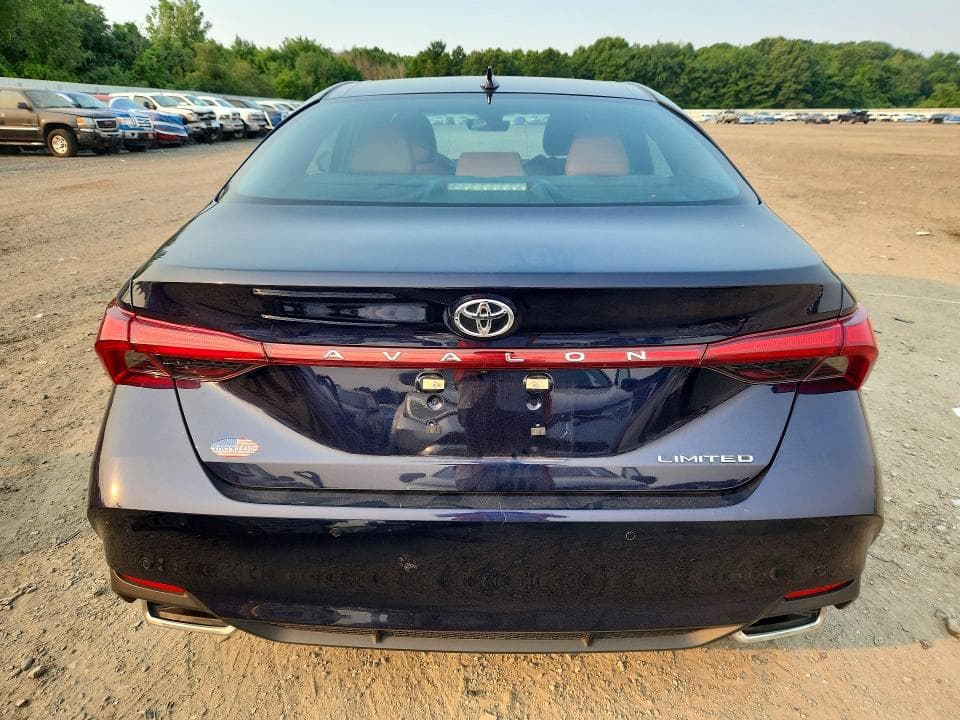2022 TOYOTA AVALON LIMITED 6