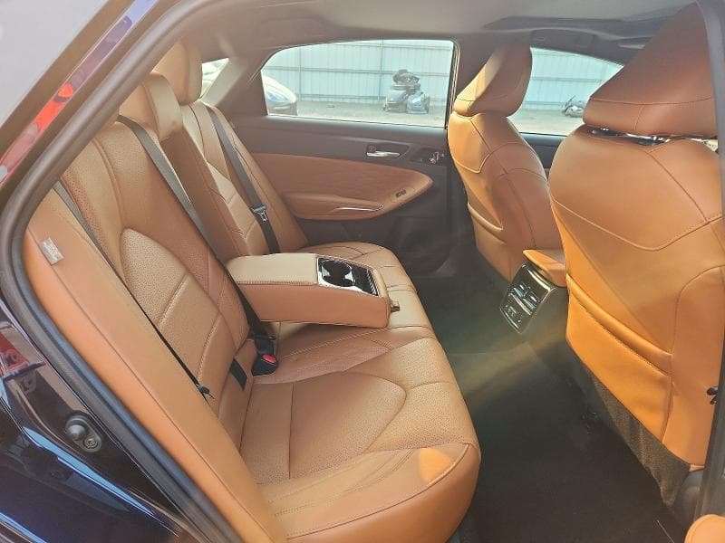 2022 TOYOTA AVALON LIMITED 10