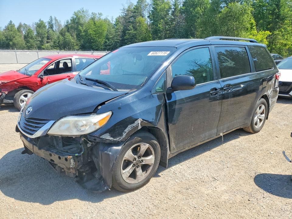 2017 TOYOTA SIENNA LE