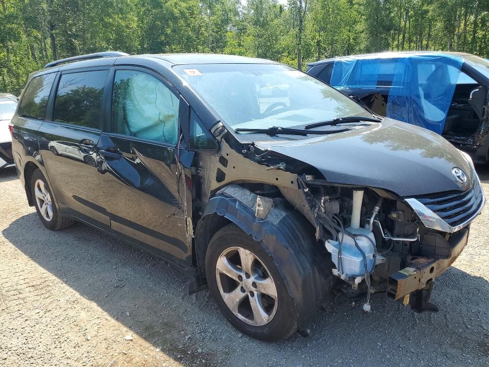 2017 TOYOTA SIENNA LE LE 4