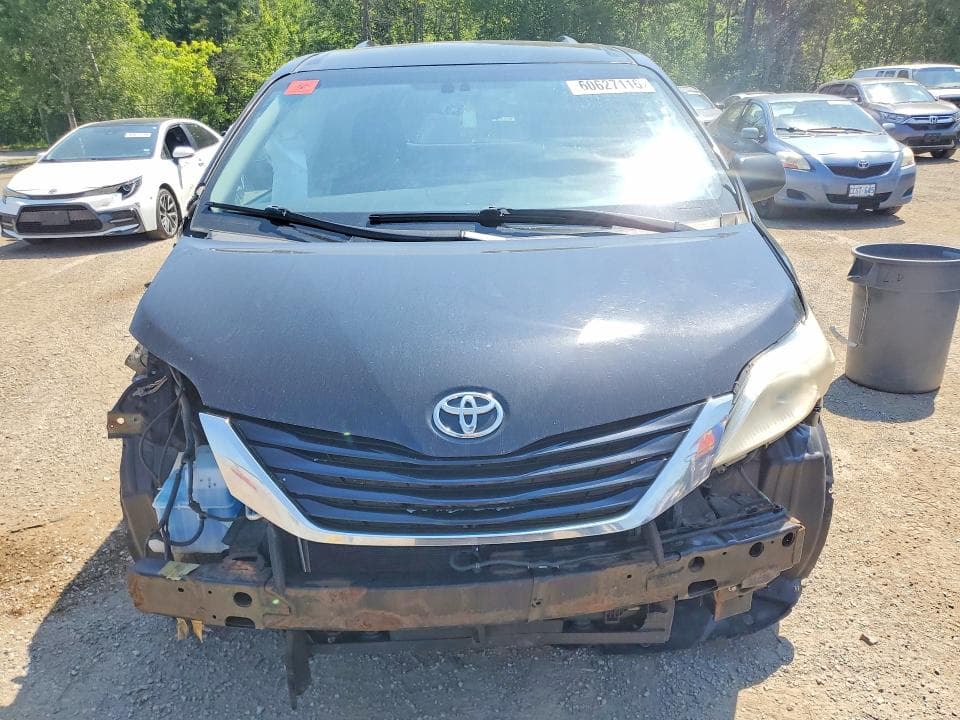 2017 TOYOTA SIENNA LE LE 5