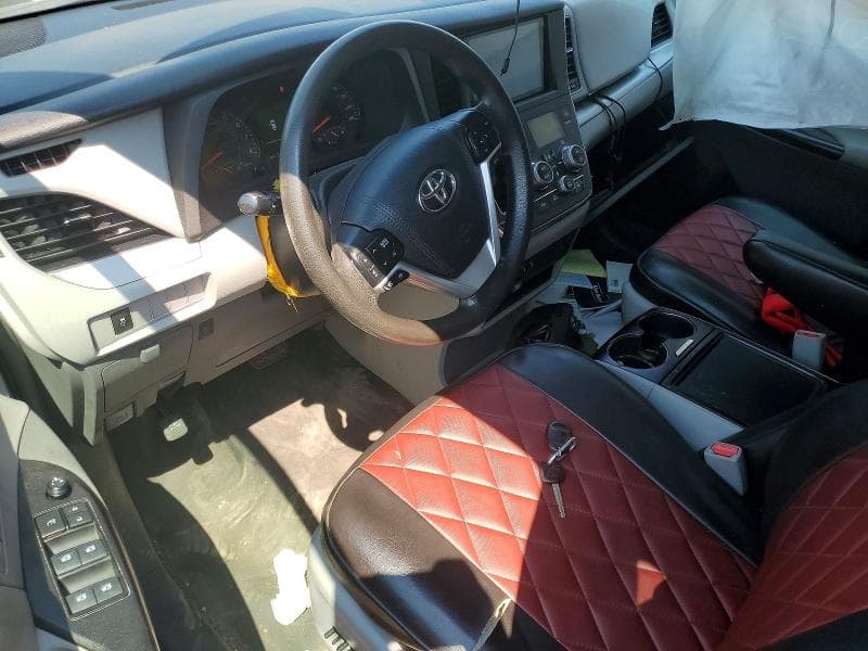 2017 TOYOTA SIENNA LE LE 8