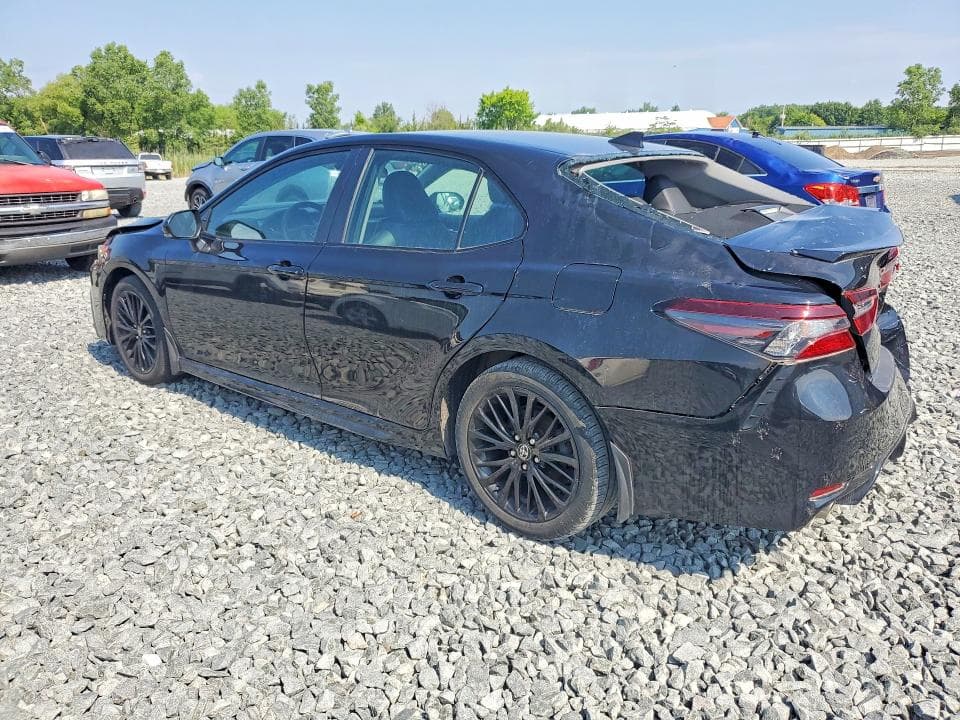 2022 TOYOTA CAMRY HYBRID SE NIGHTSHADE 2