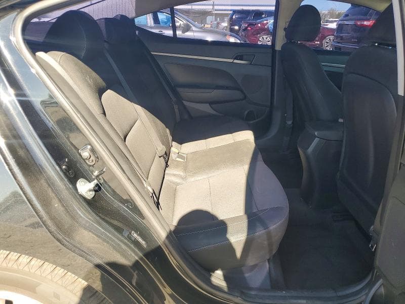 2018 HYUNDAI ELANTRA SE 10