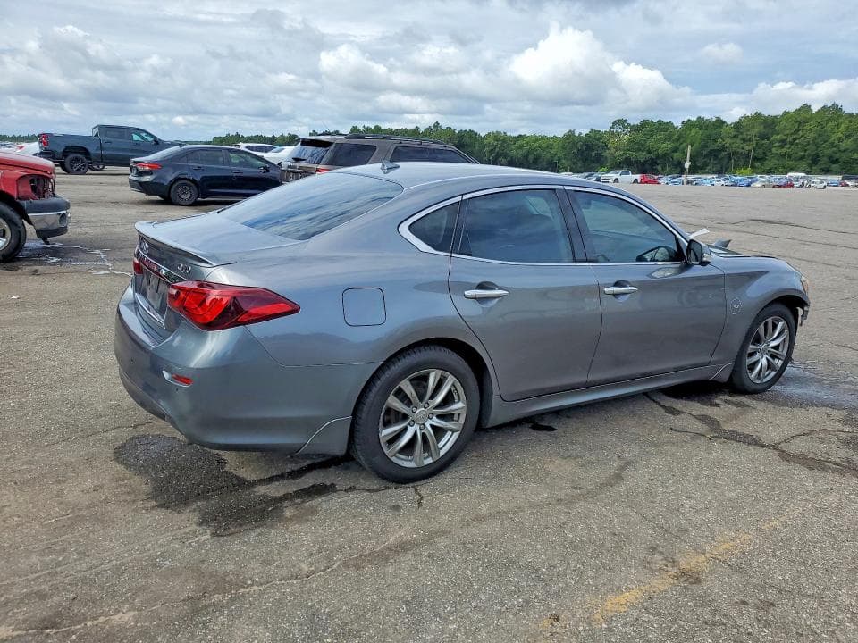 2019 INFINITI Q70 3.7 LUXE 3