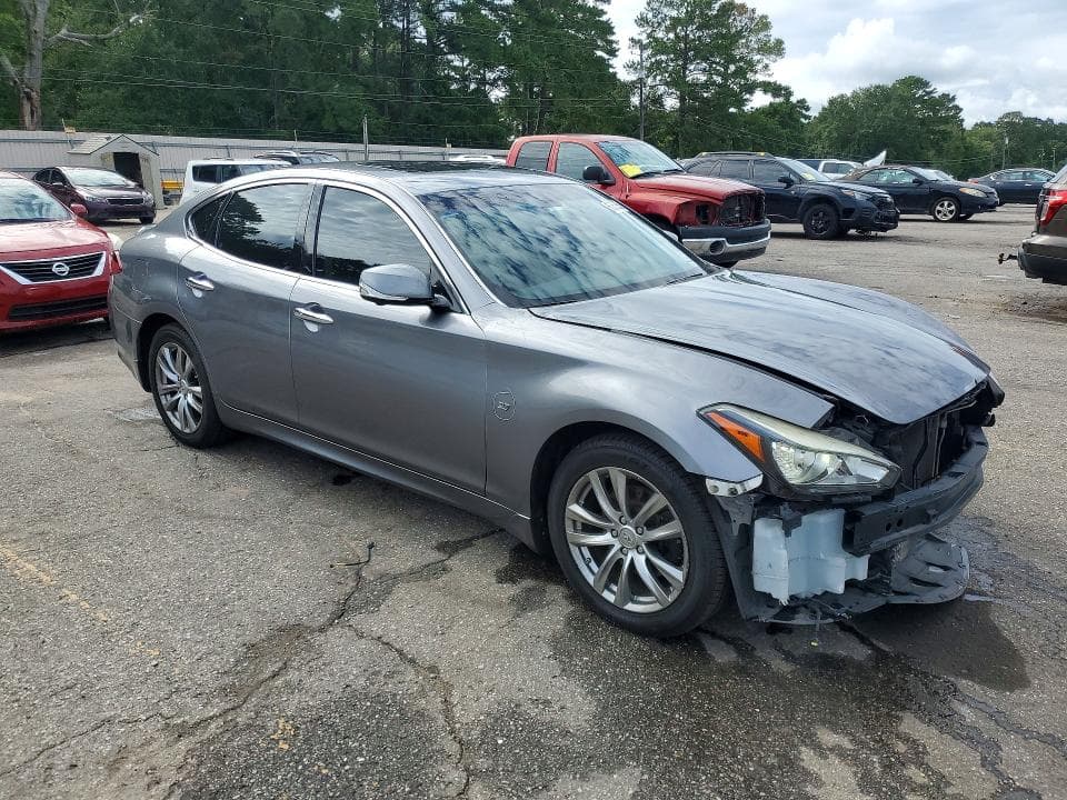 2019 INFINITI Q70 3.7 LUXE 4