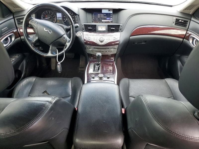 2019 INFINITI Q70 3.7 LUXE 8