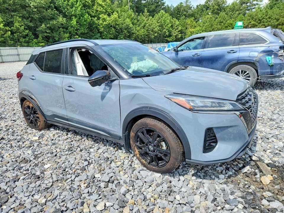 2021 NISSAN KICKS SR 4