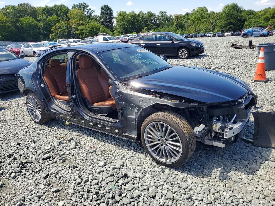 2019 ALFA ROMEO GIULIA TI 4