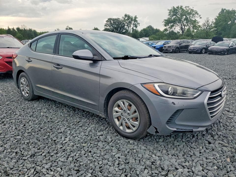 2018 HYUNDAI ELANTRA SE 4