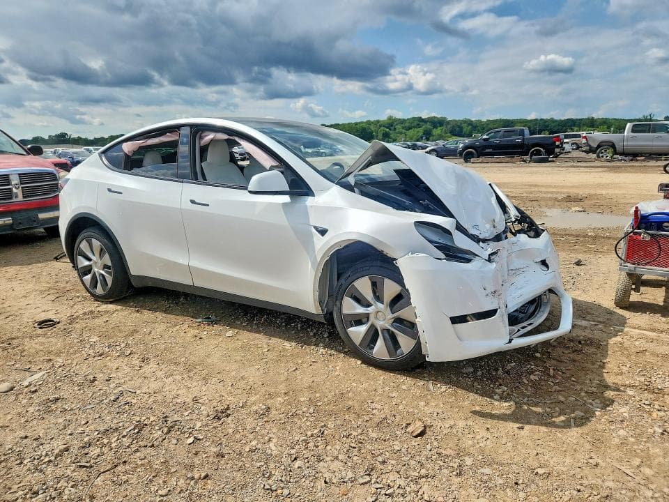 2023 TESLA MODEL Y 4