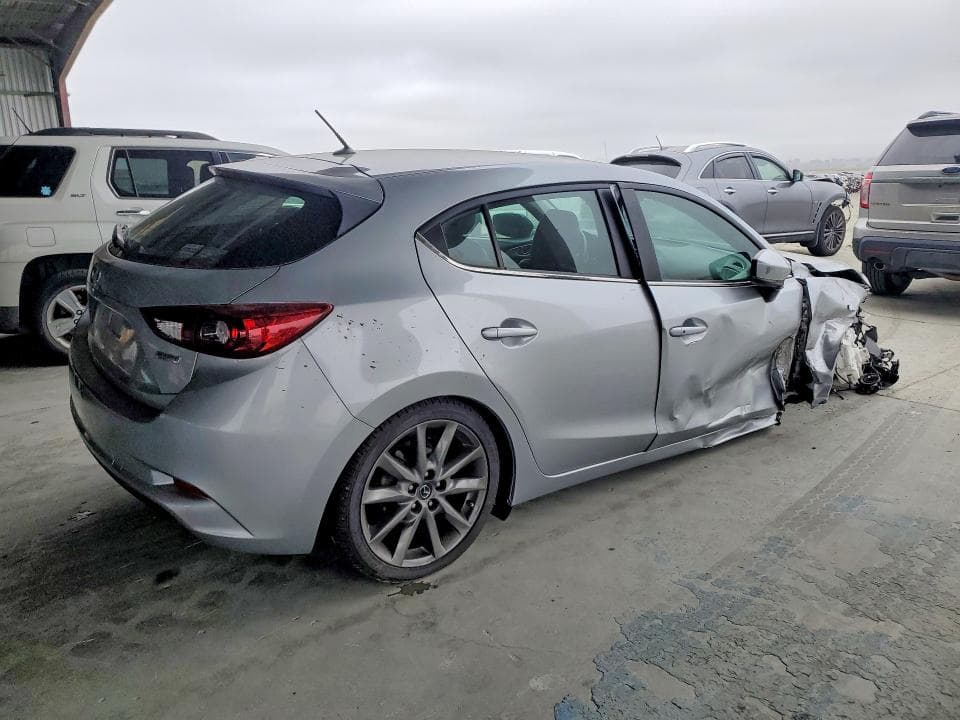 2018 MAZDA 3 TOURING 3