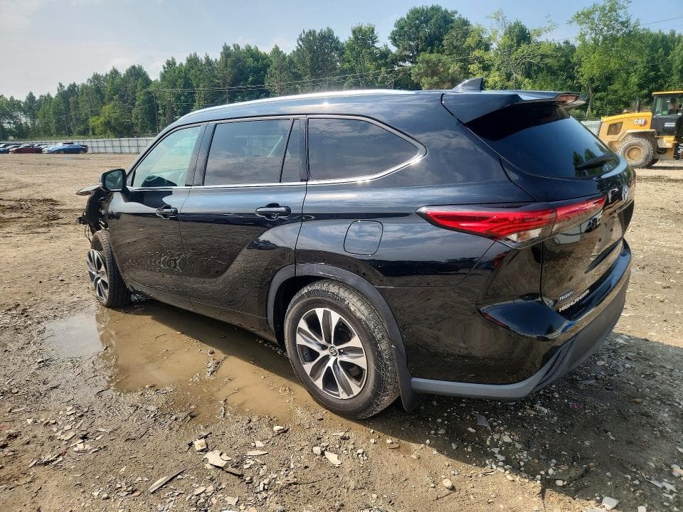 2021 TOYOTA HIGHLANDER XLE 2