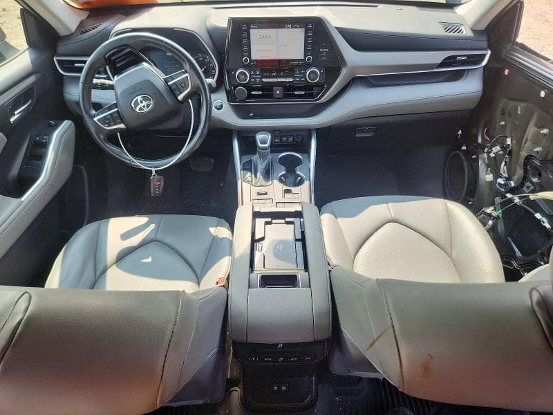2021 TOYOTA HIGHLANDER XLE 8