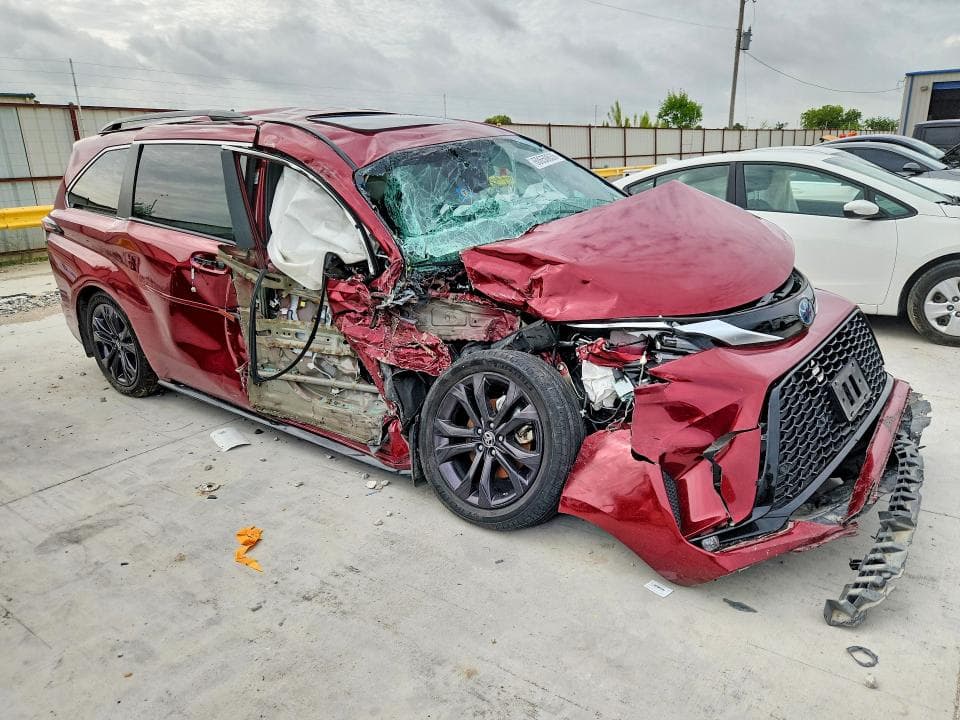 2023 TOYOTA SIENNA XSE 7-PASSENGER 4
