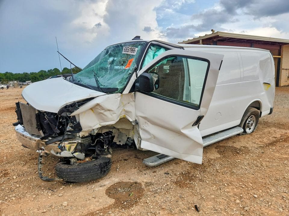 2025 GMC SAVANA G2500 - 1