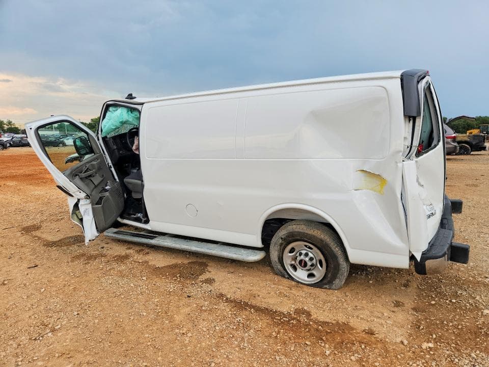 2025 GMC SAVANA G2500 2