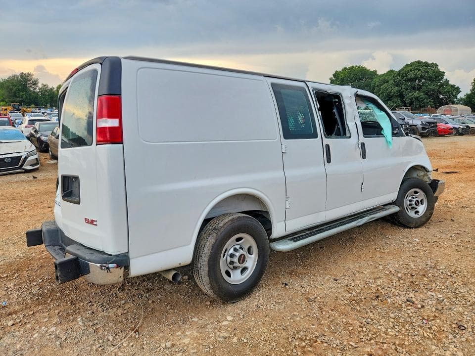 2025 GMC SAVANA G2500 3