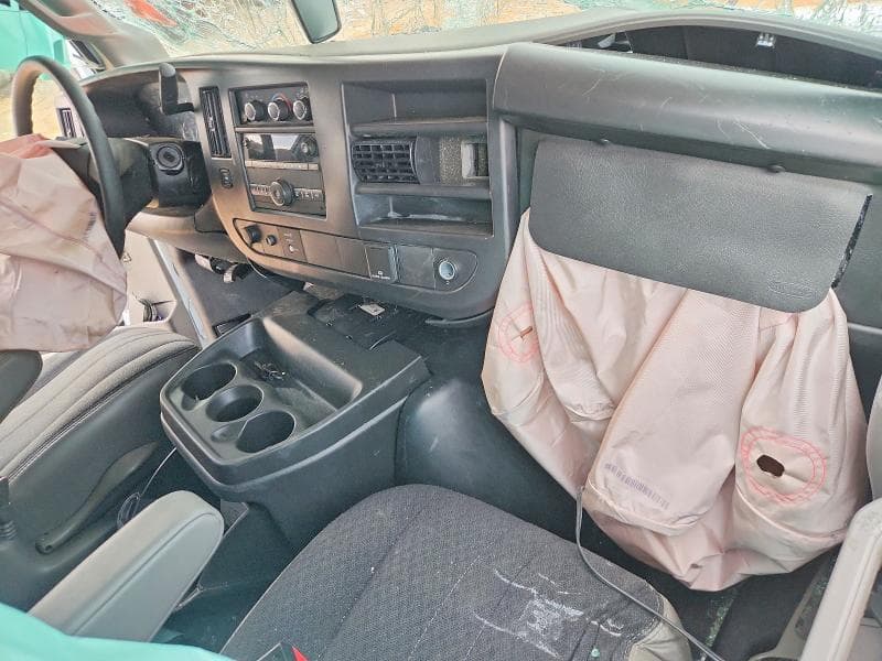 2025 GMC SAVANA G2500 8