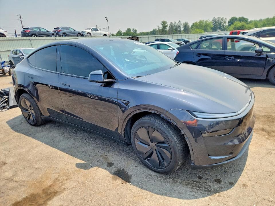 2026 TESLA MODEL Y 4