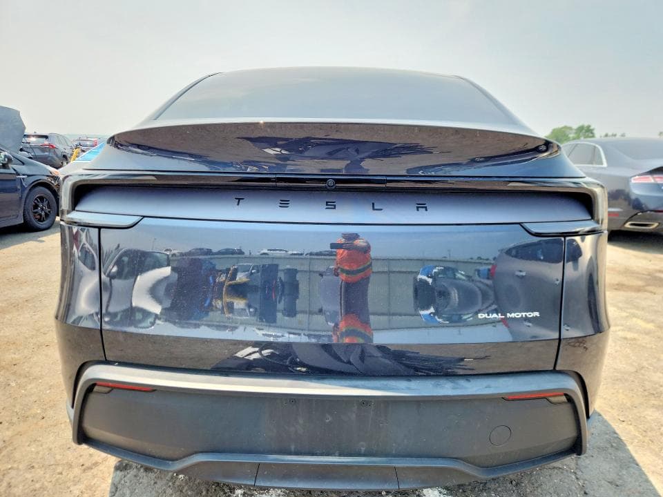 2026 TESLA MODEL Y 6