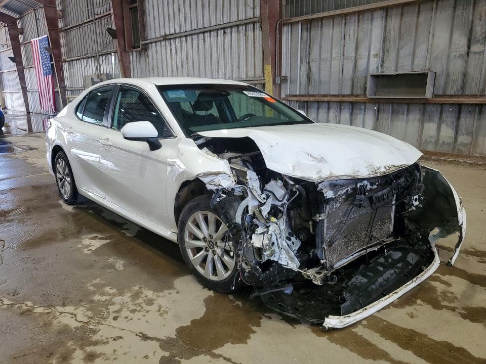 2019 TOYOTA CAMRY LE 4