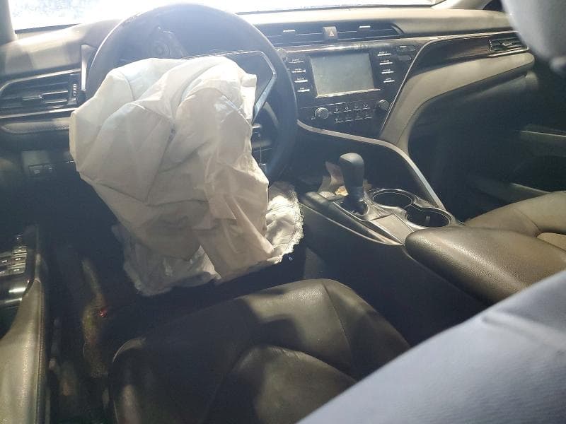 2019 TOYOTA CAMRY LE 8