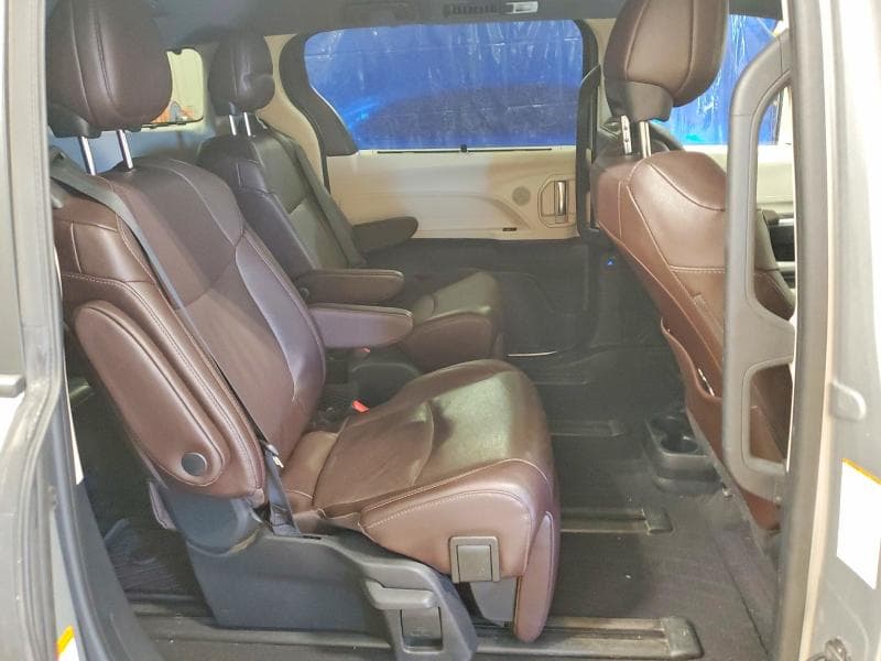 2023 TOYOTA SIENNA PLATINUM 7-PASSENGER 11