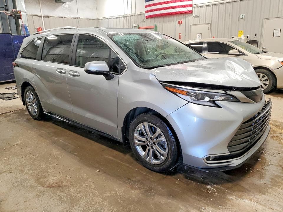 2023 TOYOTA SIENNA PLATINUM 7-PASSENGER 4