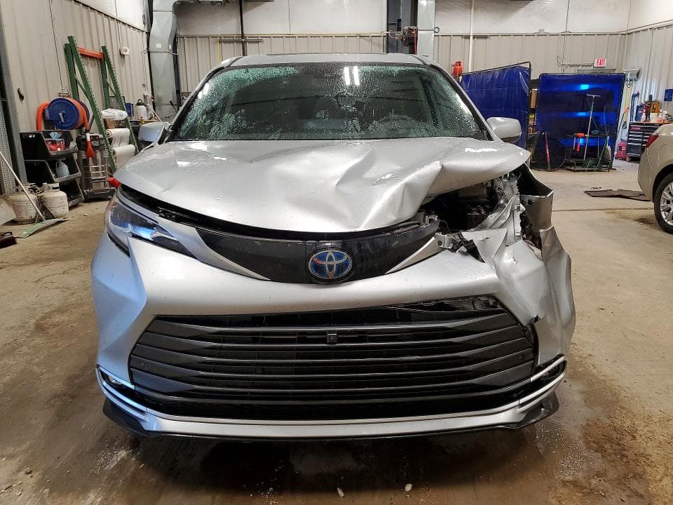 2023 TOYOTA SIENNA PLATINUM 7-PASSENGER 5