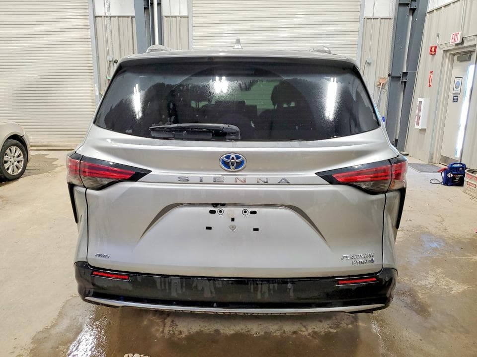 2023 TOYOTA SIENNA PLATINUM 7-PASSENGER 6