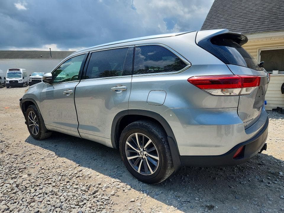 2017 TOYOTA HIGHLANDER XLE 2