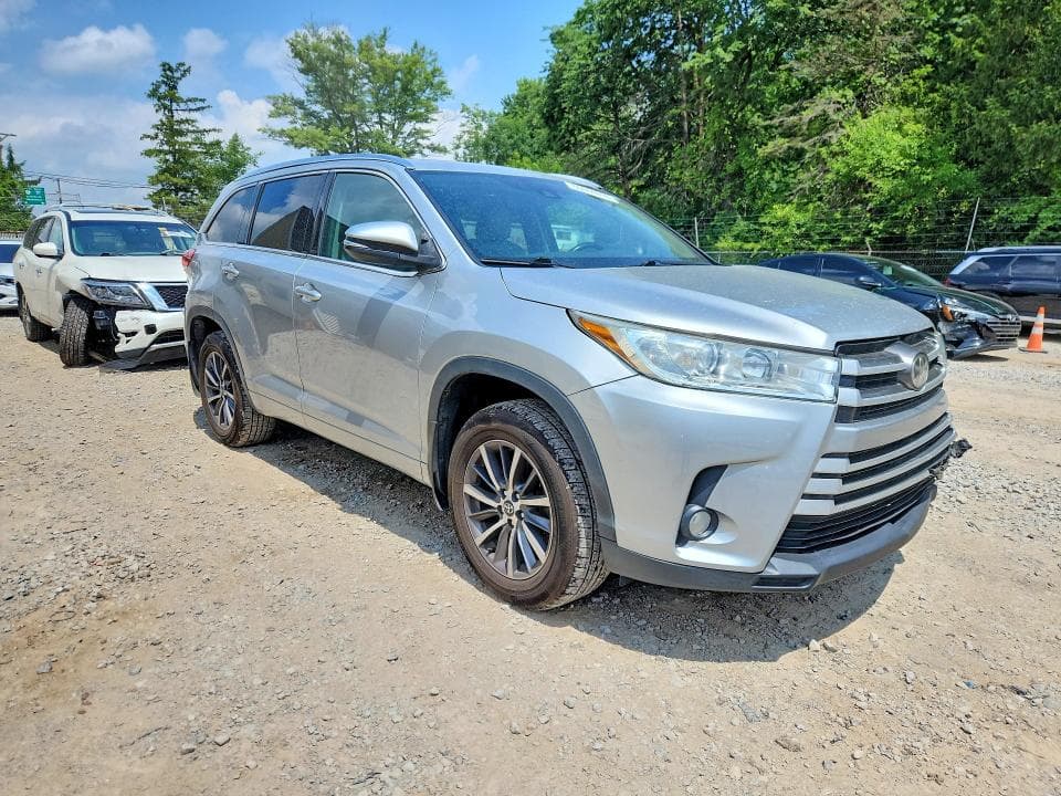 2017 TOYOTA HIGHLANDER XLE 4