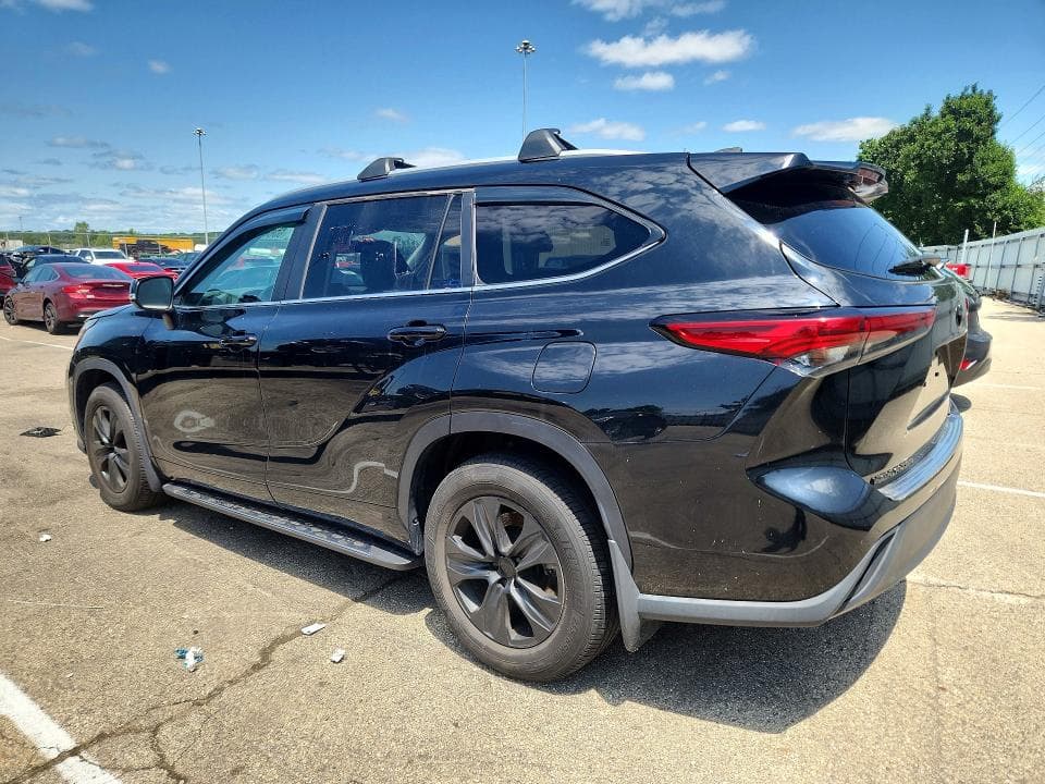 2023 TOYOTA HIGHLANDER XLE 2