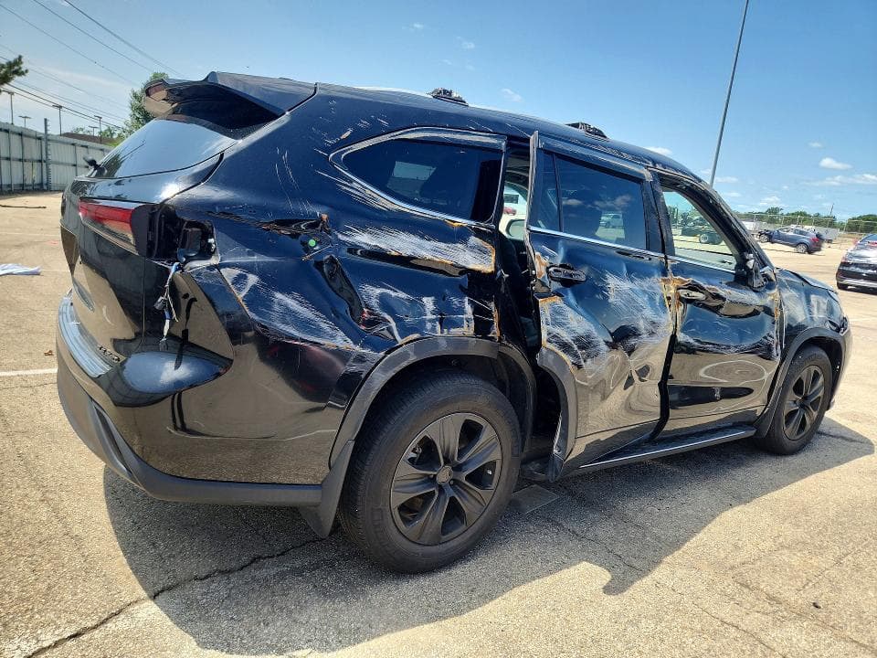 2023 TOYOTA HIGHLANDER XLE 3