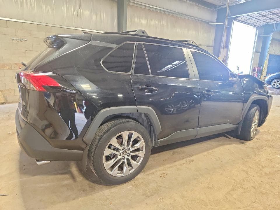 2023 TOYOTA RAV4 XLE PREMIUM 3