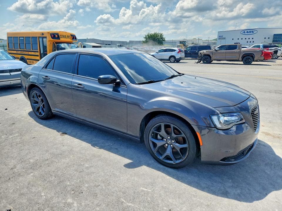2022 CHRYSLER 300 TOURING 4