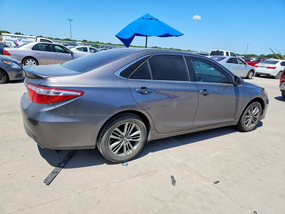 2017 TOYOTA CAMRY SE 3